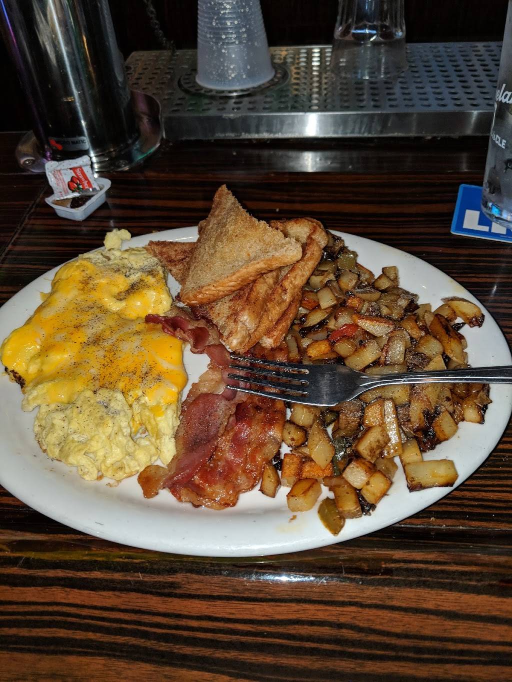 Oasis Pub & Grill | restaurant | 3403 Croton Ave, Cleveland, OH 44115, USA | 2164269999 OR +1 216-426-9999