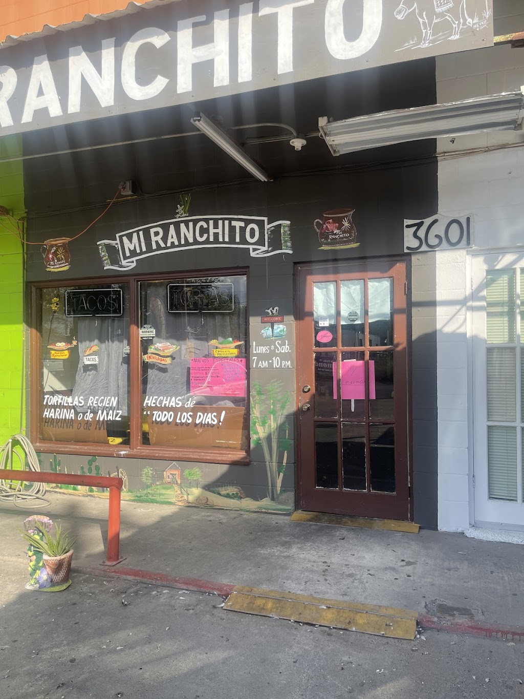 Mi Ranchito Restaurant | restaurant | 3601 Santa Maria Ave, Laredo, TX 78041, USA | 9565684151 OR +1 956-568-4151