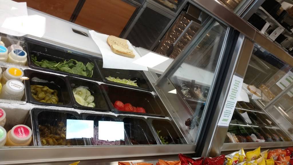 Subway | restaurant | 208 W Guava St, Lady Lake, FL 32159, USA | 3527504929 OR +1 352-750-4929