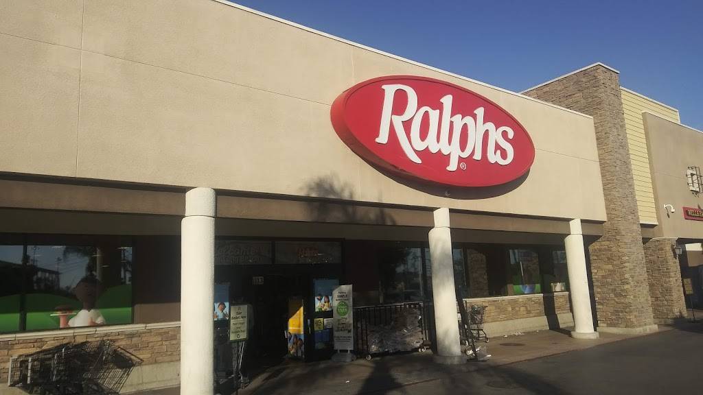 Ralphs Circle Center | shopping mall | 1900 N Lakewood Blvd, Long Beach, CA 90815, USA | 2135532200 OR +1 213-553-2200