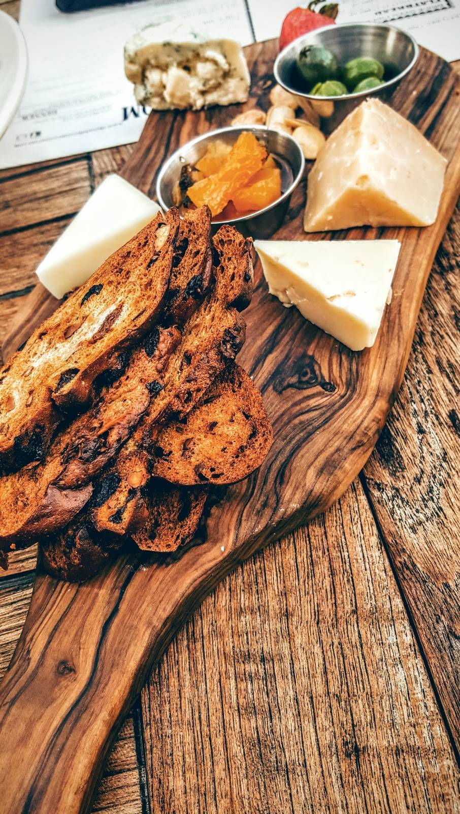 The Saddle Room | restaurant | 2559 Pratum Ave, Hoffman Estates, IL 60192, USA | 8476457500 OR +1 847-645-7500