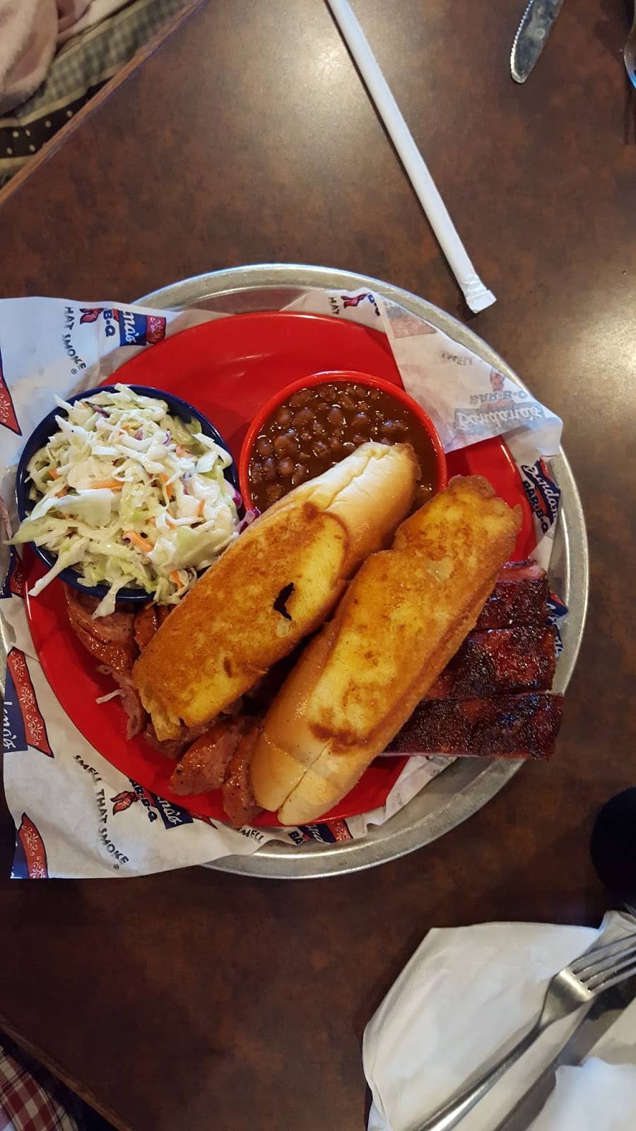 Bandanas Bar-B-Q | restaurant | 6636 Logan Dr, Evansville, IN 47715, USA | 8124019922 OR +1 812-401-9922