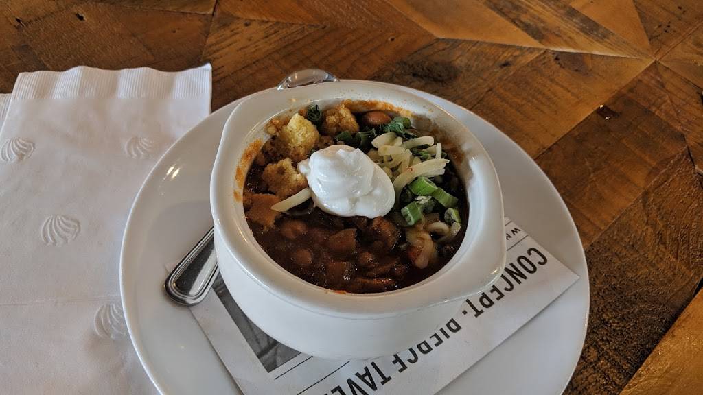 Pierce Tavern | restaurant | 5135 Main St, Downers Grove, IL 60515, USA | 6308695333 OR +1 630-869-5333