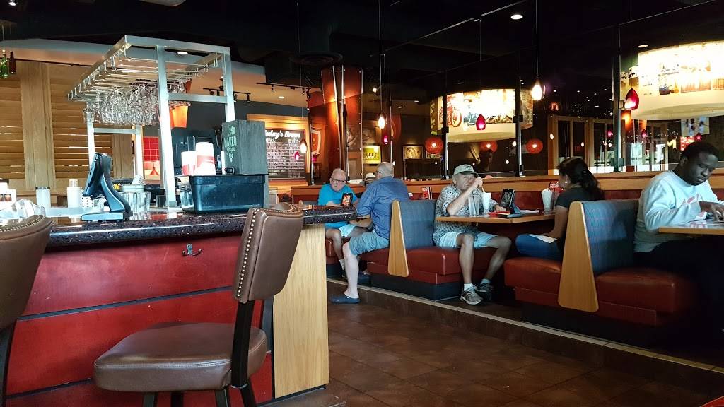 Red Robin Gourmet Burgers and Brews | restaurant | 9050 SW 136th St, Miami, FL 33176, USA | 3052515270 OR +1 305-251-5270