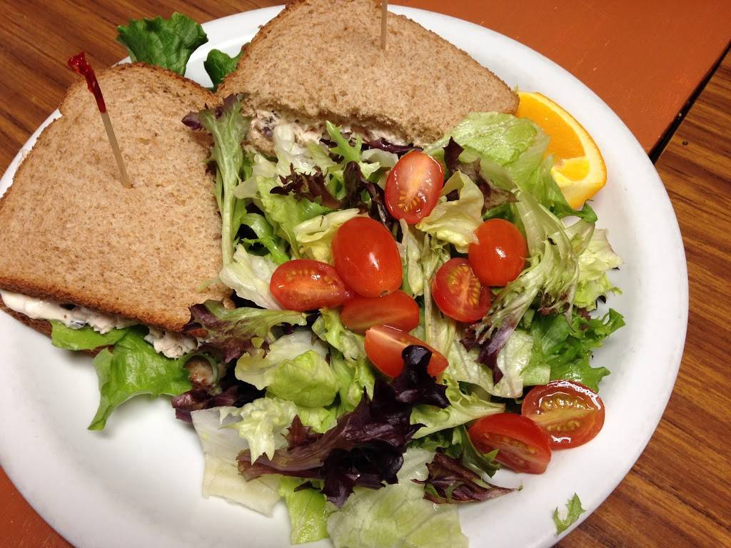 Hwy 12 Diner | restaurant | 1000 CA-12, Rio Vista, CA 94571, USA | 7073742695 OR +1 707-374-2695