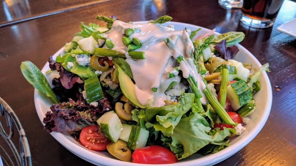 Elliots on the Mile | restaurant | 23 Woodcleft Ave, Freeport, NY 11520, USA | 5163788776 OR +1 516-378-8776