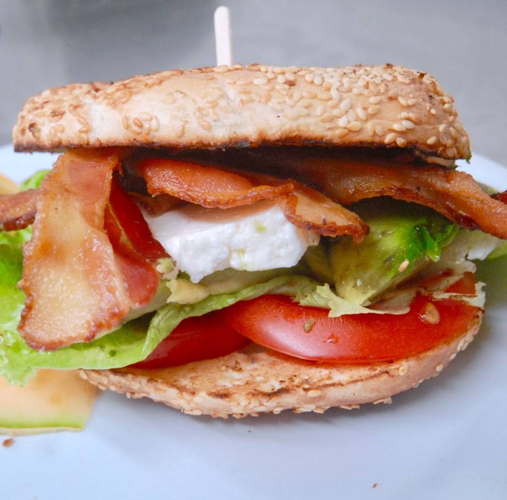 Au Petit Café Chez Denise - Dejeuner Souper Brunch - Resto Famil | restaurant | 338 Rue Principale, Saint-Sauveur, QC J0R 1R0, Canada | 4502275955 OR +1 450-227-5955