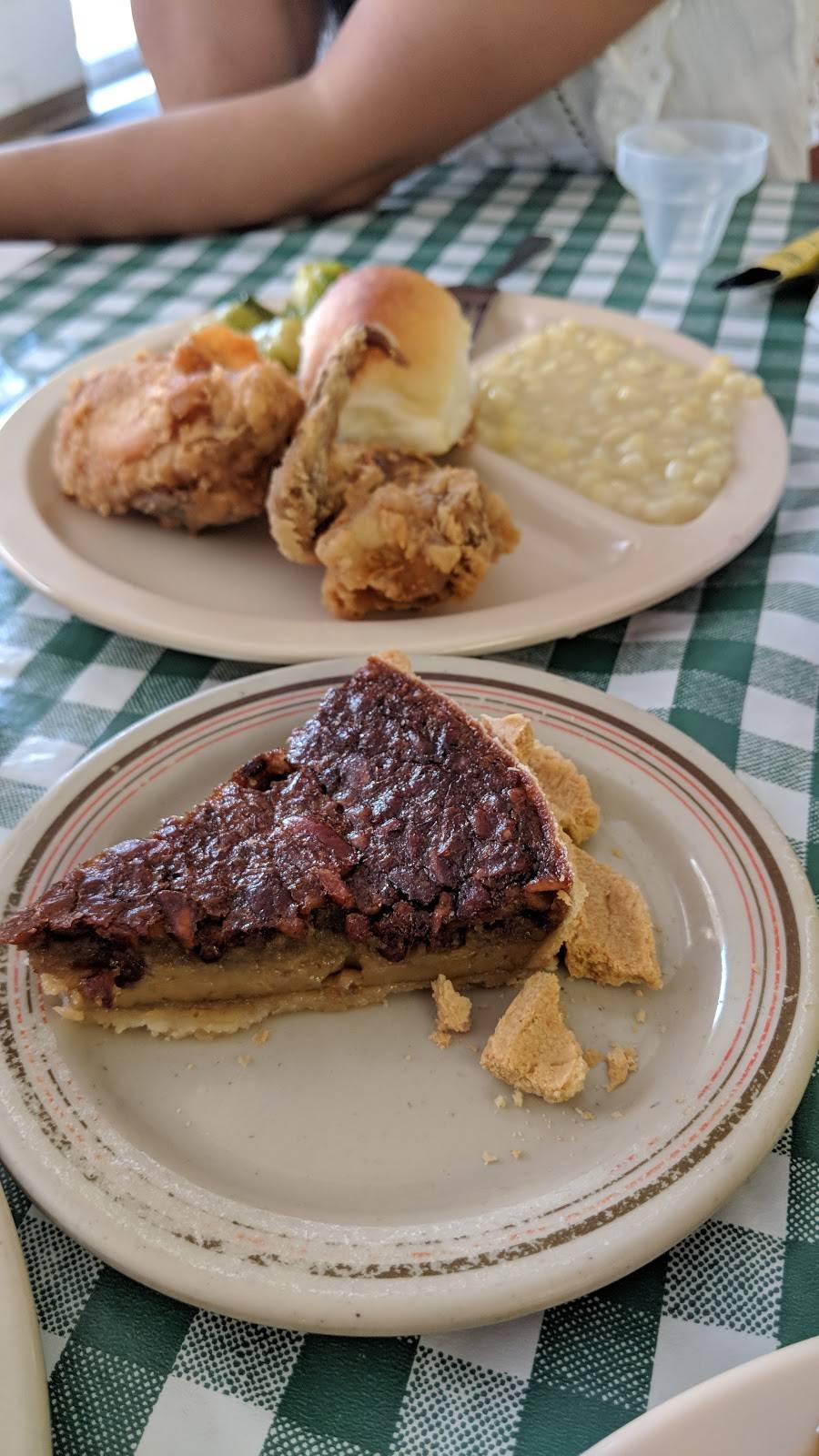 Dots Restaurant | restaurant | 18152 AL-20, Hillsboro, AL 35643, USA | 2566378002 OR +1 256-637-8002