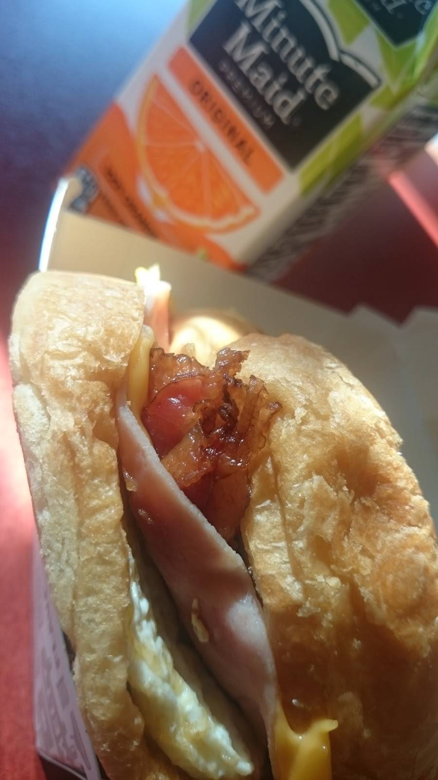 Jack in the Box | restaurant | 3500 E Philadelphia St, Ontario, CA 91761, USA | 9099235966 OR +1 909-923-5966