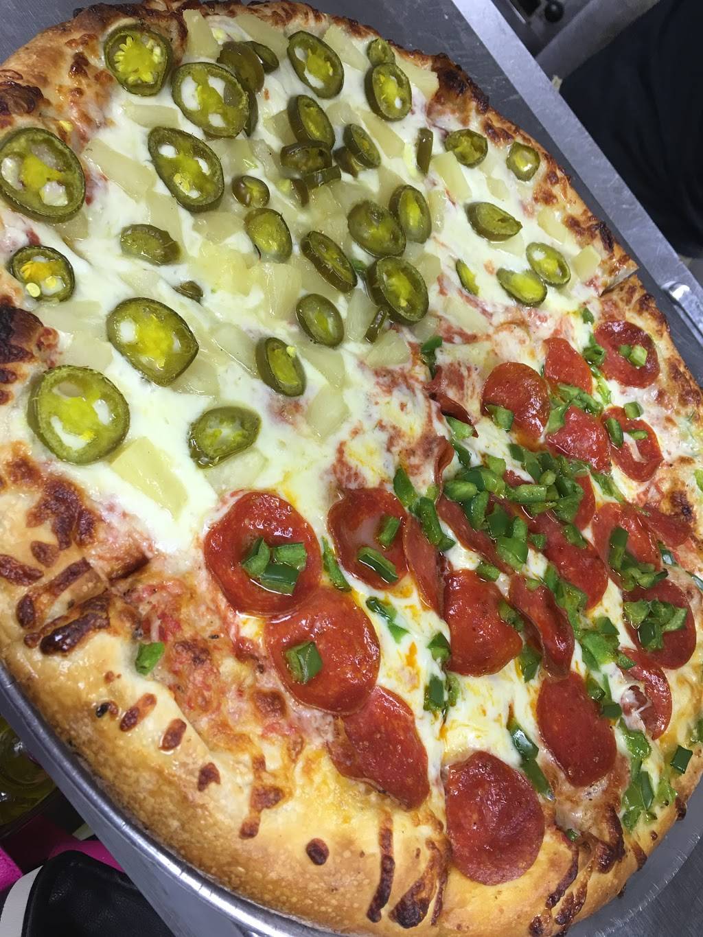 Wiseguys Bar & Grill | restaurant | 37208 Harper Ave, Clinton Twp, MI 48036, USA | 5869616510 OR +1 586-961-6510