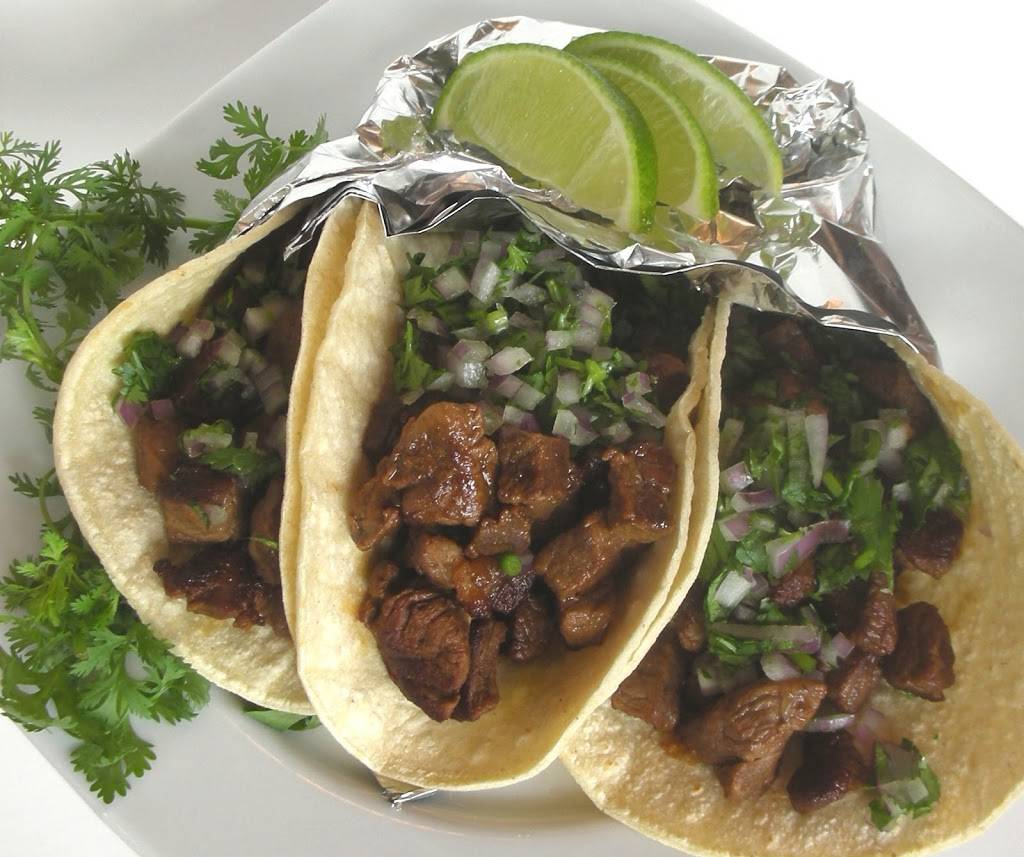 Martas Tamales En Milwaukee Wisconsin | restaurant | 1023 S Cesar E Chavez Dr, Milwaukee, WI 53204, USA | 4149755410 OR +1 414-975-5410