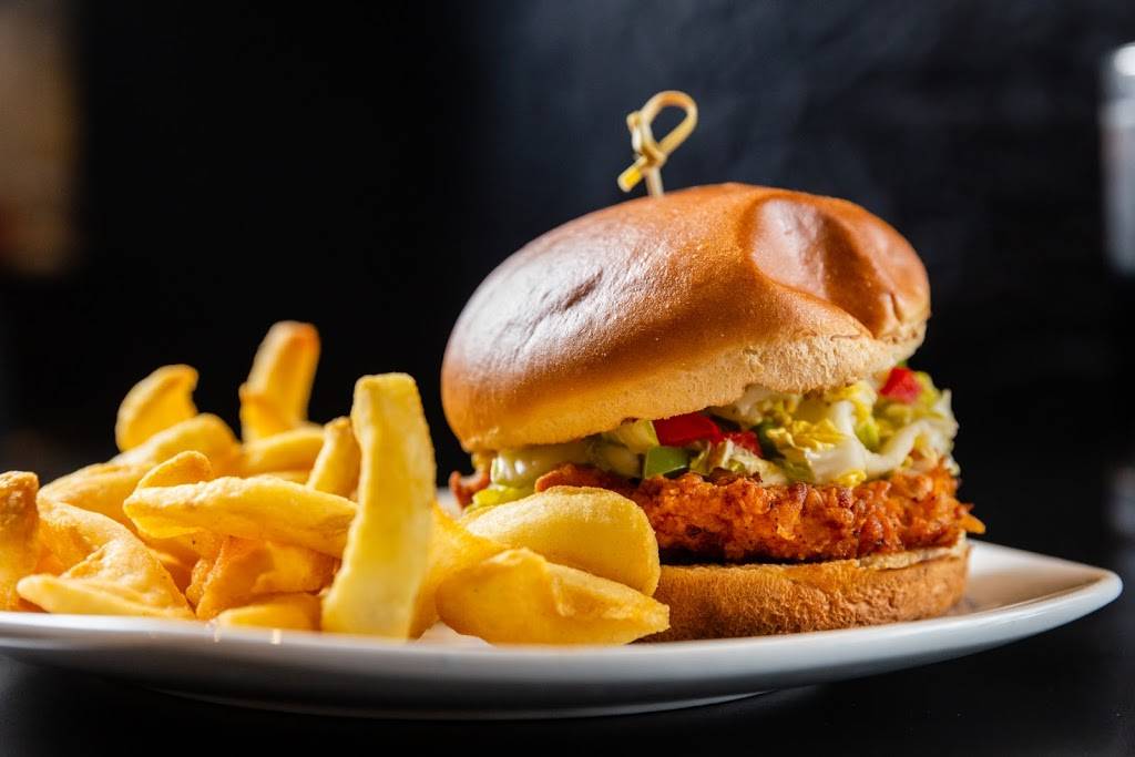 Marinos American Eatery | restaurant | 106 W Point Dr Suites 9-10, Greensburg, PA 15601, USA | 7242165735 OR +1 724-216-5735