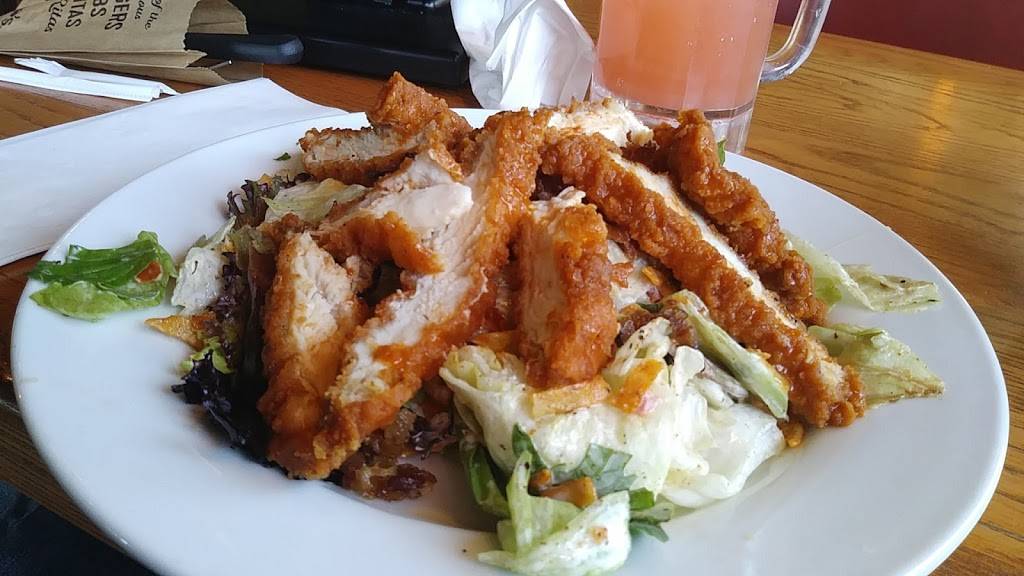 Chilis Grill & Bar | meal takeaway | 1610 N Cockrell Hill Rd, Dallas, TX 75211, USA | 2143395457 OR +1 214-339-5457