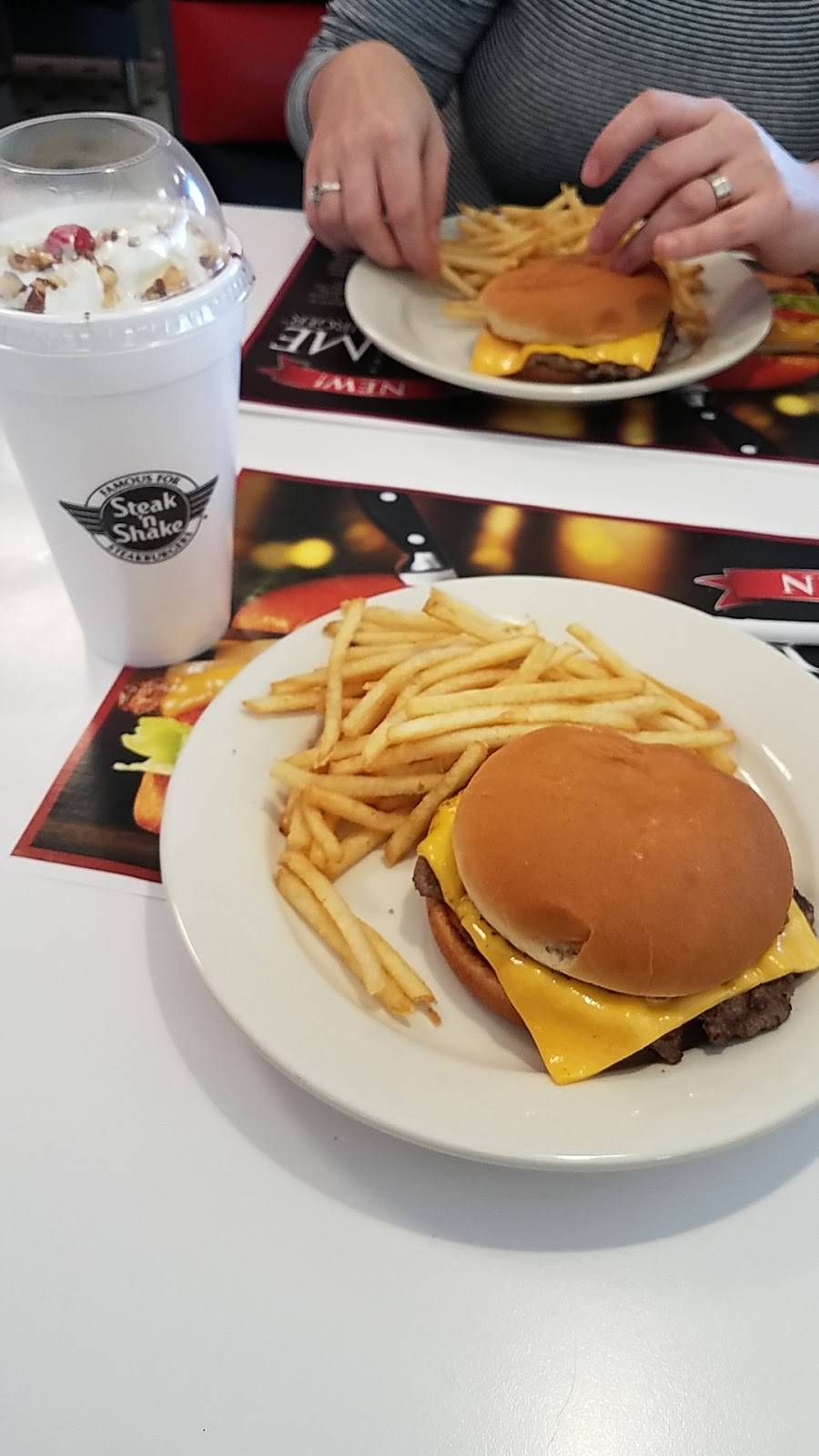 Steak n Shake | restaurant | 5308 Fields Ertel Rd, Cincinnati, OH 45249, USA | 5137709540 OR +1 513-770-9540