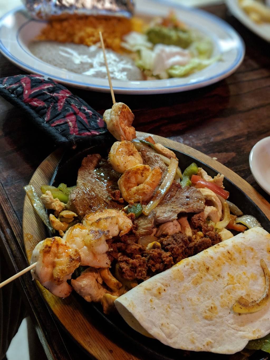 El Rodeo Mexican Restaurant | restaurant | 2642 Madison Ave, Granite City, IL 62040, USA | 6184517672 OR +1 618-451-7672