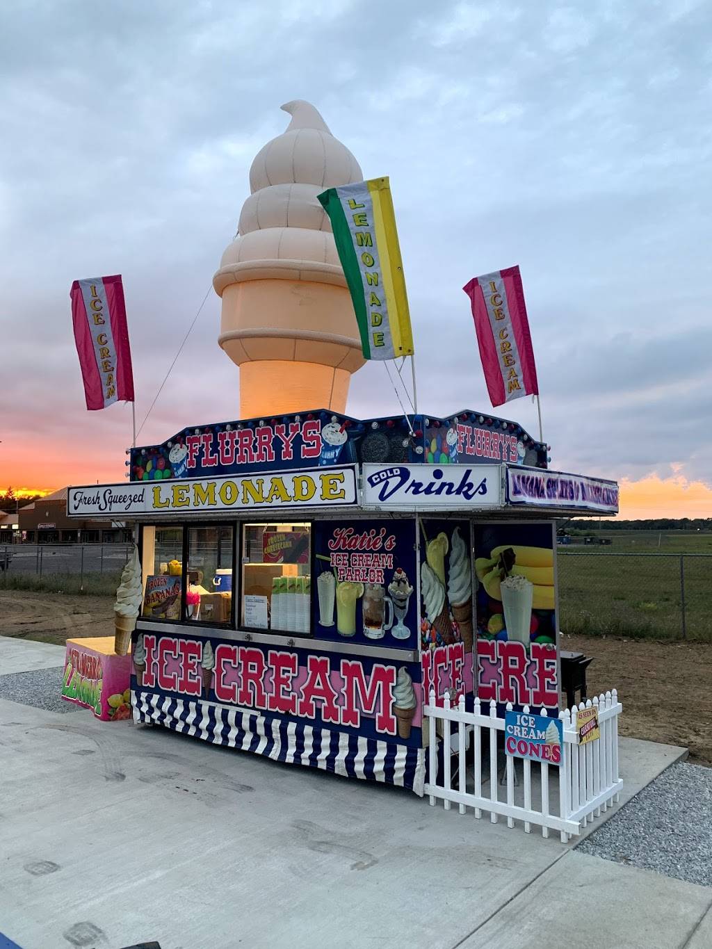 Plane Watch Food Park | restaurant | 1100 E Sternberg Rd, Norton Shores, MI 49444, USA | 2317994801 OR +1 231-799-4801