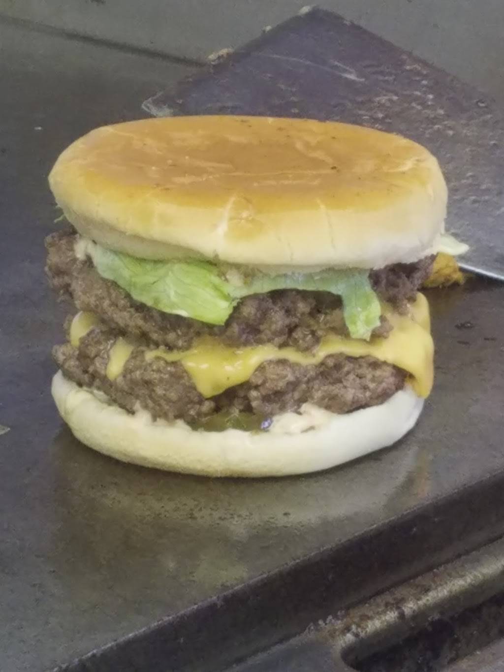 Papa Charlies | restaurant | 1014 3rd Ave, McRae-Helena, GA 31055, USA | 2293153357 OR +1 229-315-3357