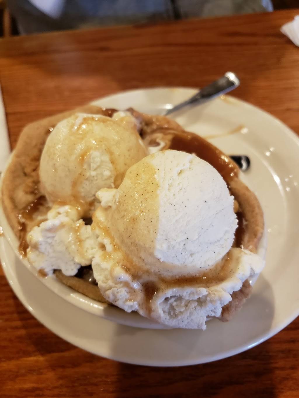 Cracker Barrel Old Country Store | restaurant | 2012 E 59th St, Anderson, IN 46013, USA | 7656426424 OR +1 765-642-6424