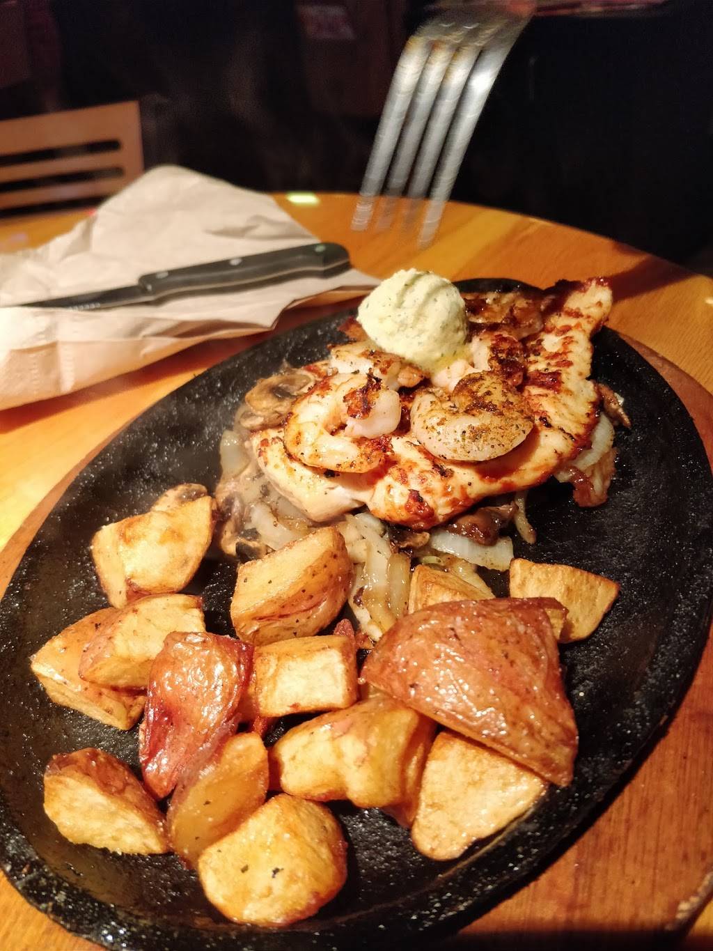 Applebees Grill + Bar | restaurant | 100 N Sykes Creek Pkwy, Merritt Island, FL 32953, USA | 3214559898 OR +1 321-455-9898