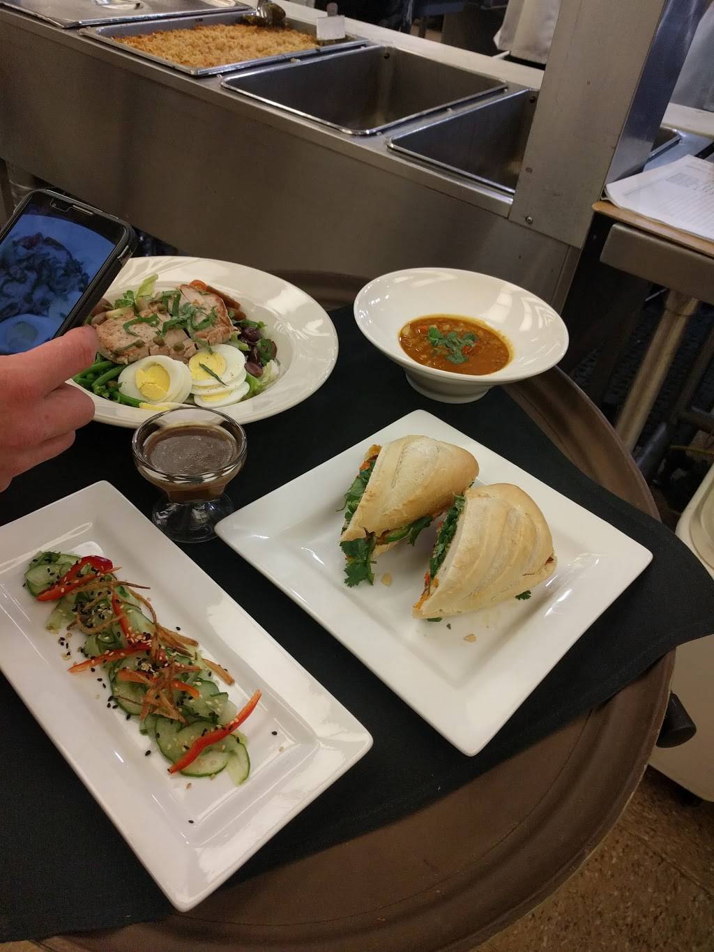 Renegade Room | restaurant | 1801 Panorama Dr, Bakersfield, CA 93305, USA | 6613954441 OR +1 661-395-4441