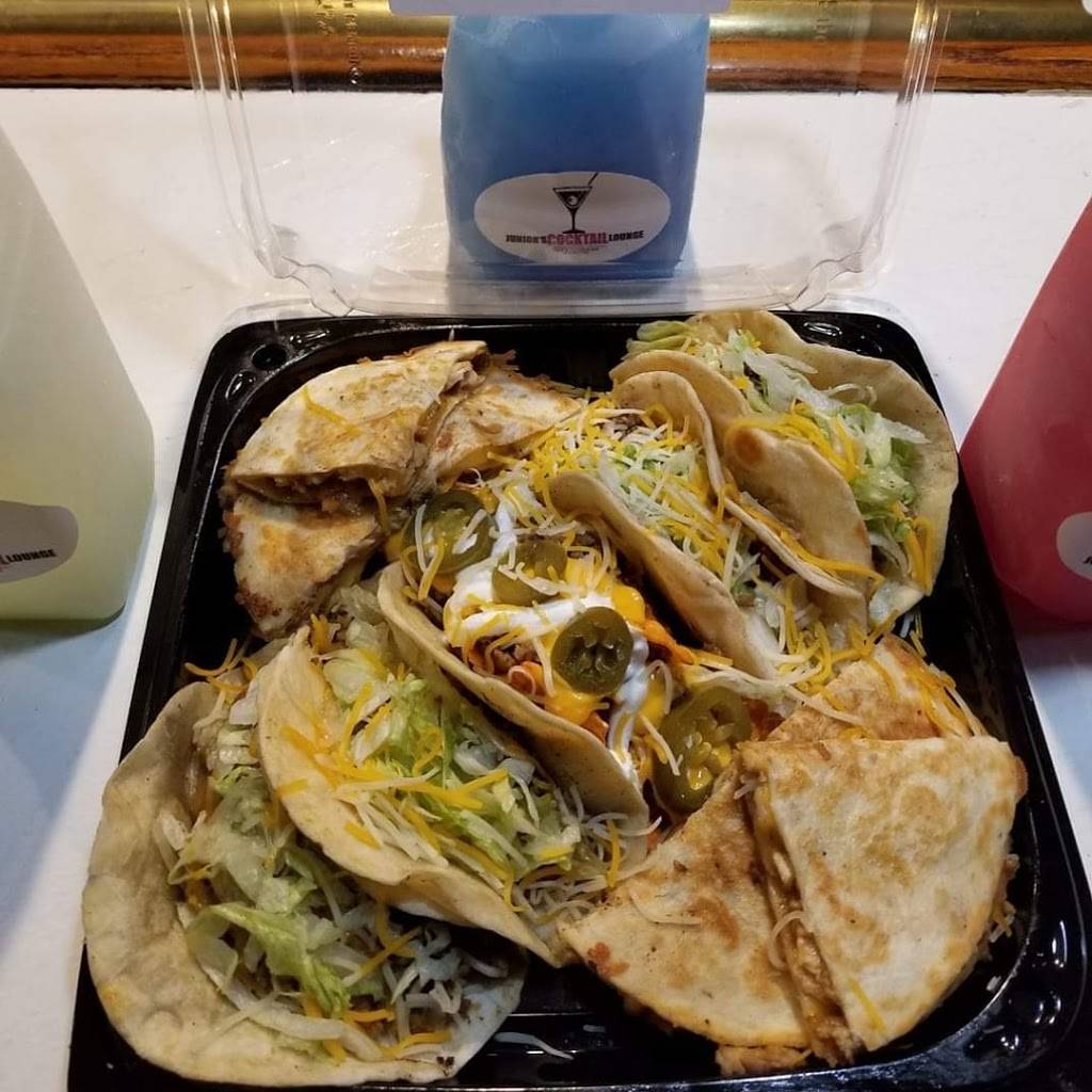 JUNIORS COCKTAIL LOUNGE | restaurant | 3300 W Lincoln Ave, Milwaukee, WI 53215, USA | 4143065285 OR +1 414-306-5285