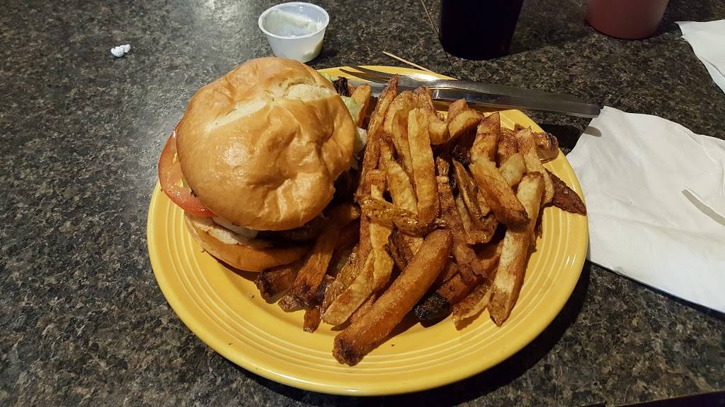 Shuttles Restaurant | restaurant | 6100 N Courtenay Pkwy, Merritt Island, FL 32953, USA | 3217358260 OR +1 321-735-8260