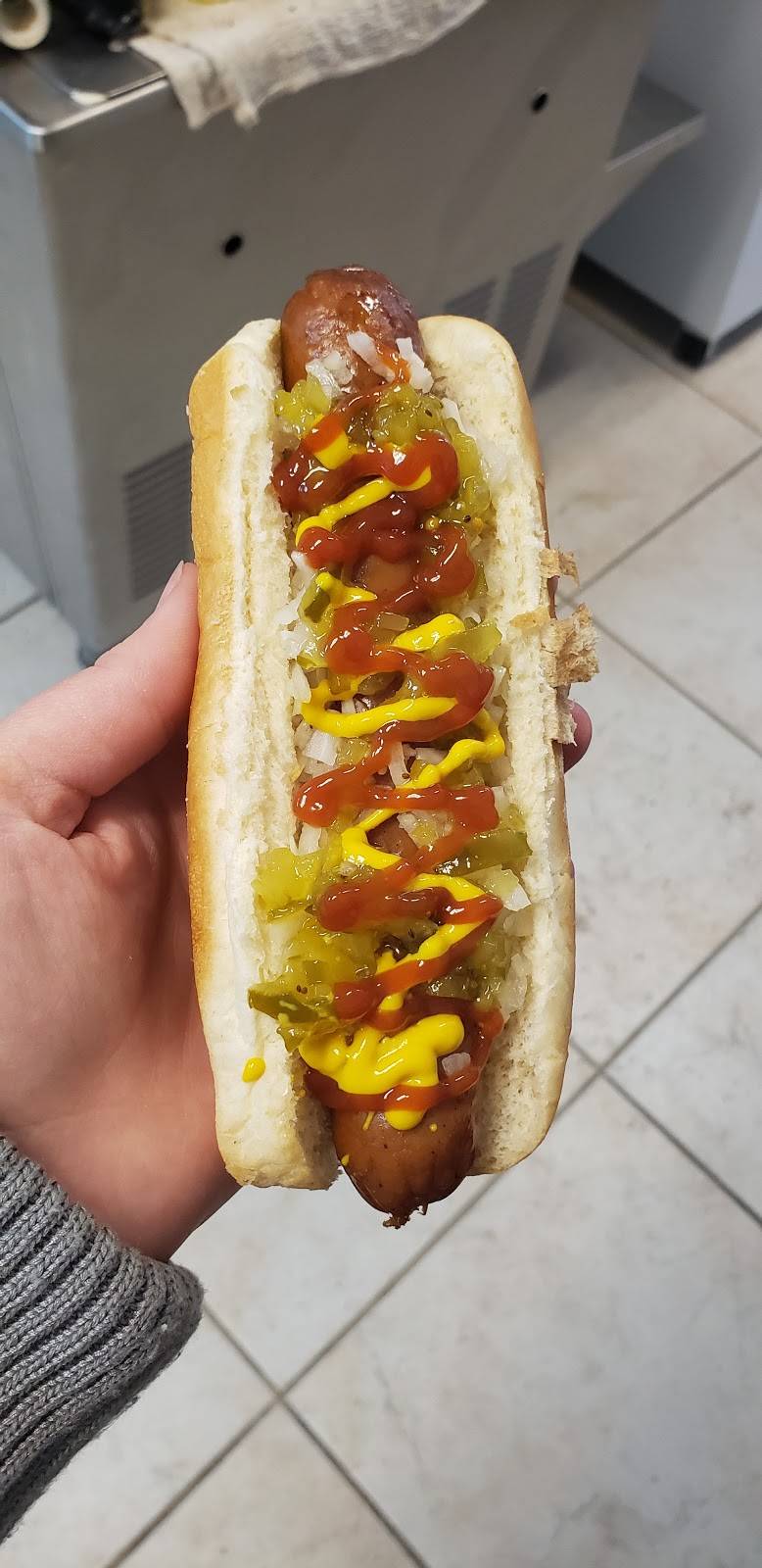 Deep Freeze | restaurant | 10 4th Ave SE, New London, MN 56273, USA | 3203540093 OR +1 320-354-0093