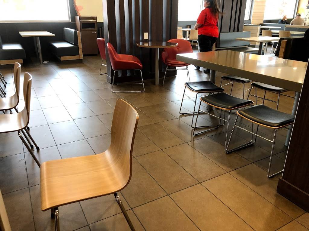 McDonalds | cafe | 107 N 12th St, Murray, KY 42071, USA | 2707535548 OR +1 270-753-5548
