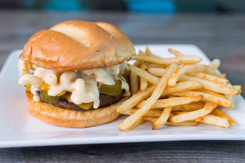 Island Wing Company | restaurant | 2079 W Town Center Blvd, Orlando, FL 32837, USA | 4073435595 OR +1 407-343-5595