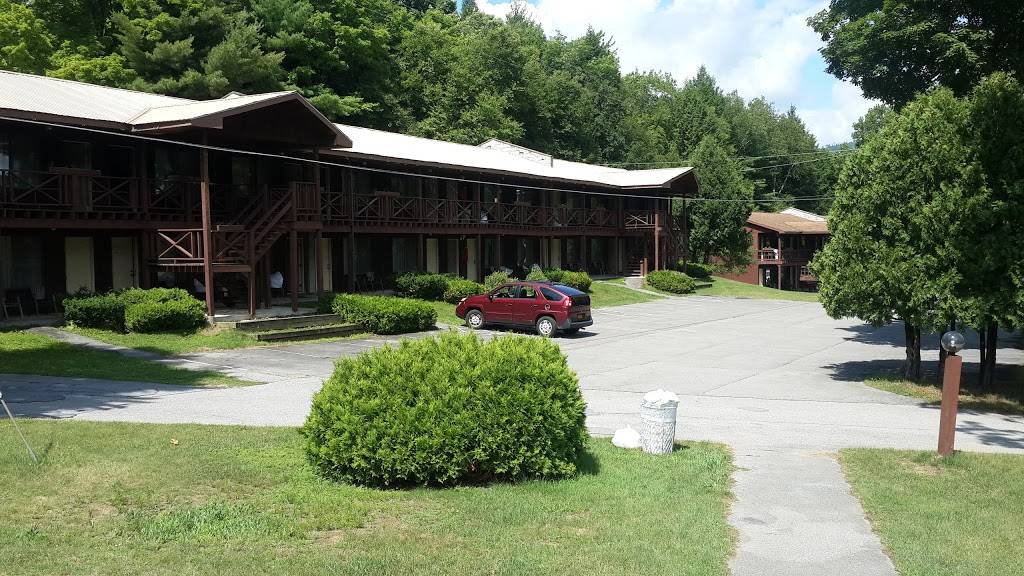 Roaring Brook Ranch & Tennis Resort | restaurant | 2206 NY-9N, Lake George, NY 12845, USA | 5186685767 OR +1 518-668-5767