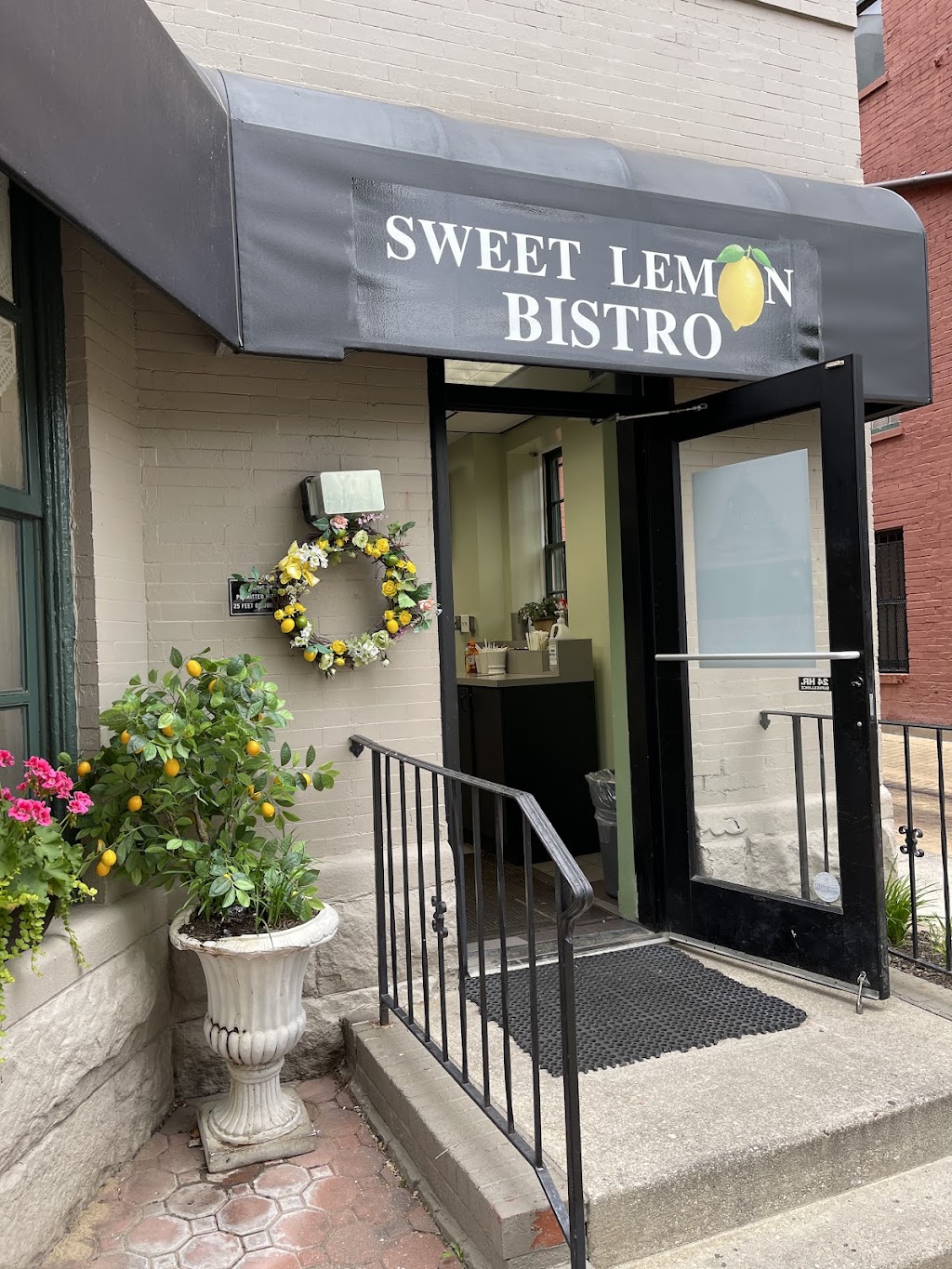 Sweet Lemon Bistro | restaurant | 201 Massachusetts Ave NE s6, Washington, DC 20002, USA | 2029379154 OR +1 202-937-9154