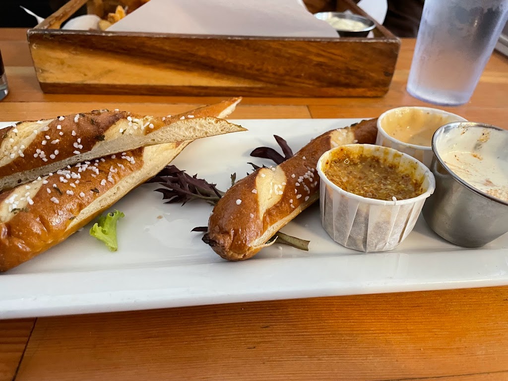 Rogue Bayfront Public House | restaurant | 748 SW Bay Blvd., Newport, OR 97365, USA | 5412653188 OR +1 541-265-3188