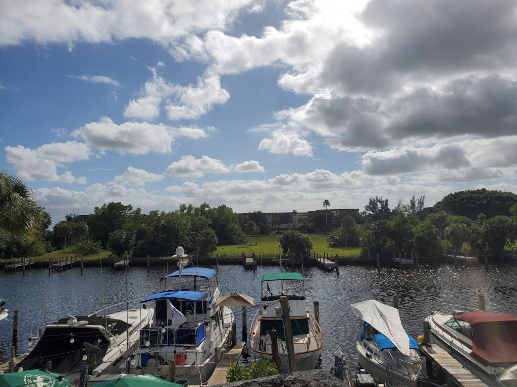 Sea-Craft Waterfront Tiki | restaurant | 3440 Marinatown Ln, North Fort Myers, FL 33903, USA | 2392573111 OR +1 239-257-3111