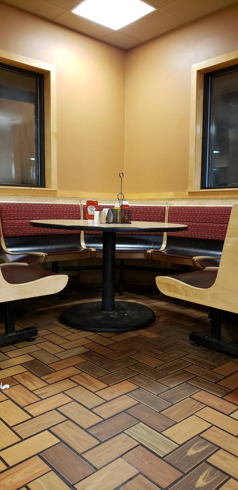 Dairy Queen | restaurant | 139 Green St, Bushnell, IL 61422, USA | 3097723602 OR +1 309-772-3602