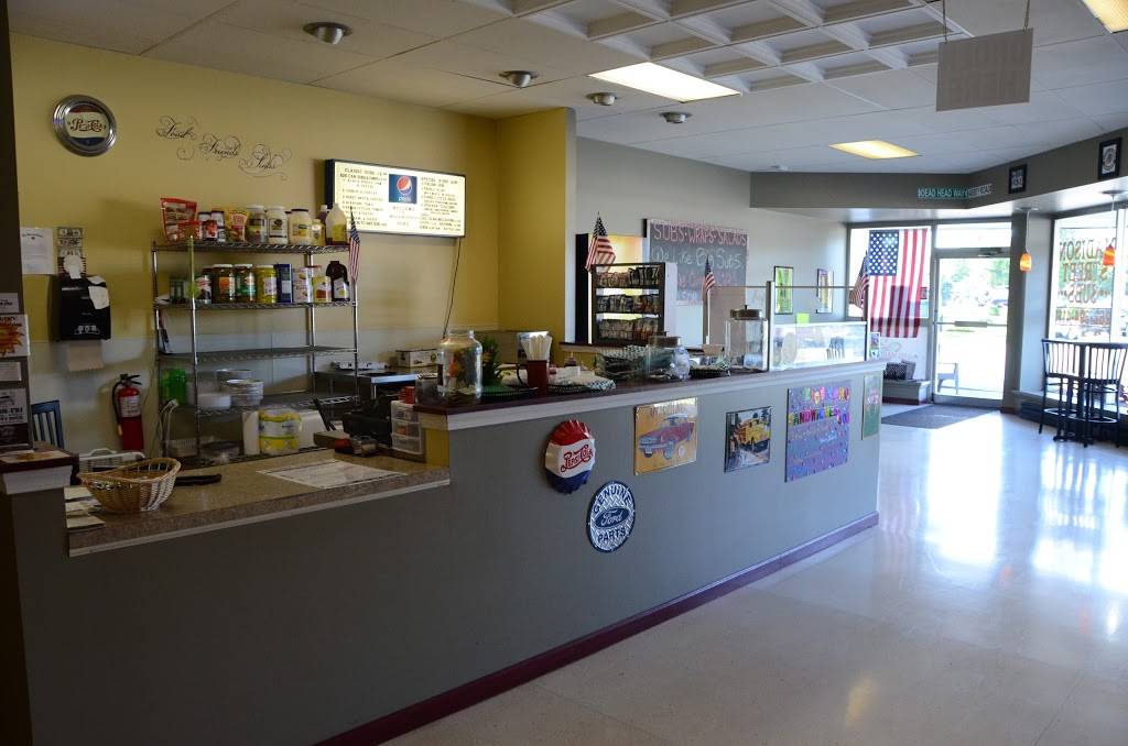 Madison Street Subs | restaurant | 116 Madison St, Walworth, WI 53184, USA | 2623944111 OR +1 262-394-4111