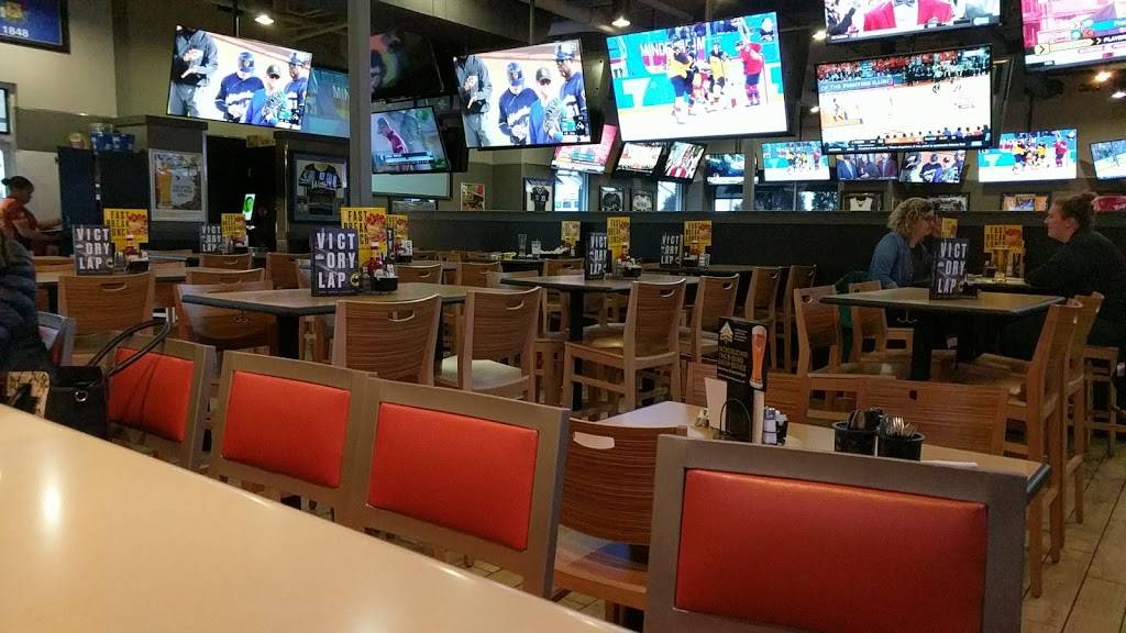 Buffalo Wild Wings | restaurant | 1273 Capitol Dr Suite A, Pewaukee, WI 53072, USA | 2626953900 OR +1 262-695-3900