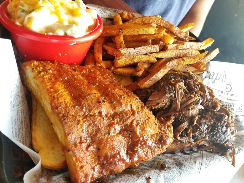 Smoked to the Bone Food Truck & Restaurant | restaurant | 365 Main Ave, De Pere, WI 54115, USA | 9204254338 OR +1 920-425-4338