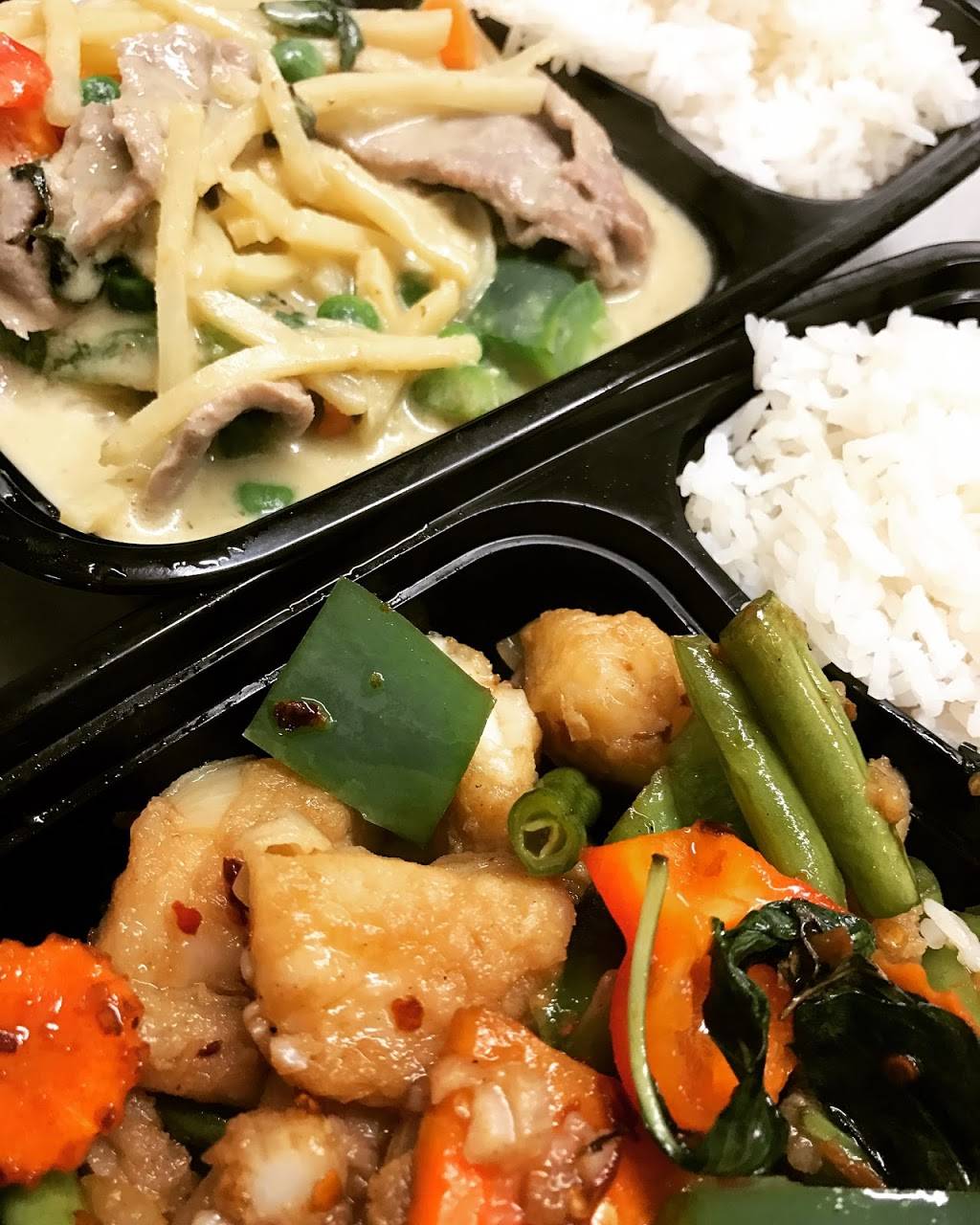 Mama Made Thai | restaurant | 92106, 2820 Historic Decatur Rd, San Diego, CA 92106, USA | 6192090140 OR +1 619-209-0140