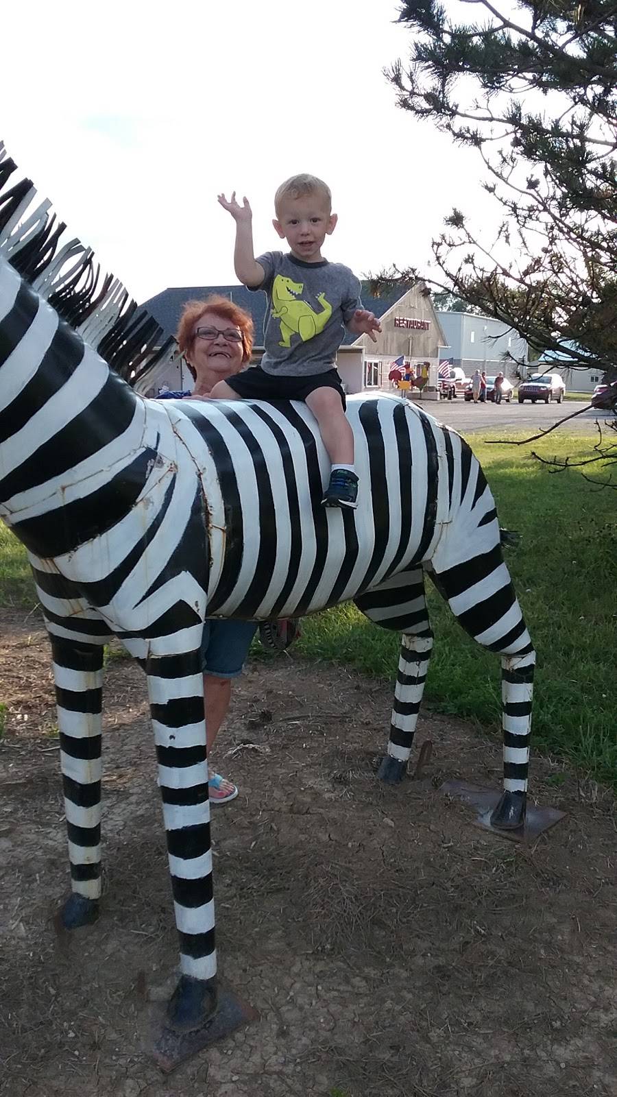 Moms Diner | restaurant | 105 Mckenzie St, Hudson, MI 49247, USA | 5174488444 OR +1 517-448-8444