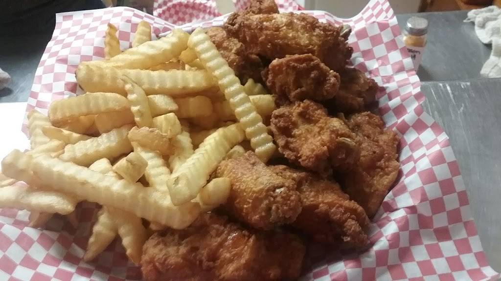 Hillbillys Wing Shack | restaurant | 26280 TN-69, Adamsville, TN 38310, USA | 7316322222 OR +1 731-632-2222