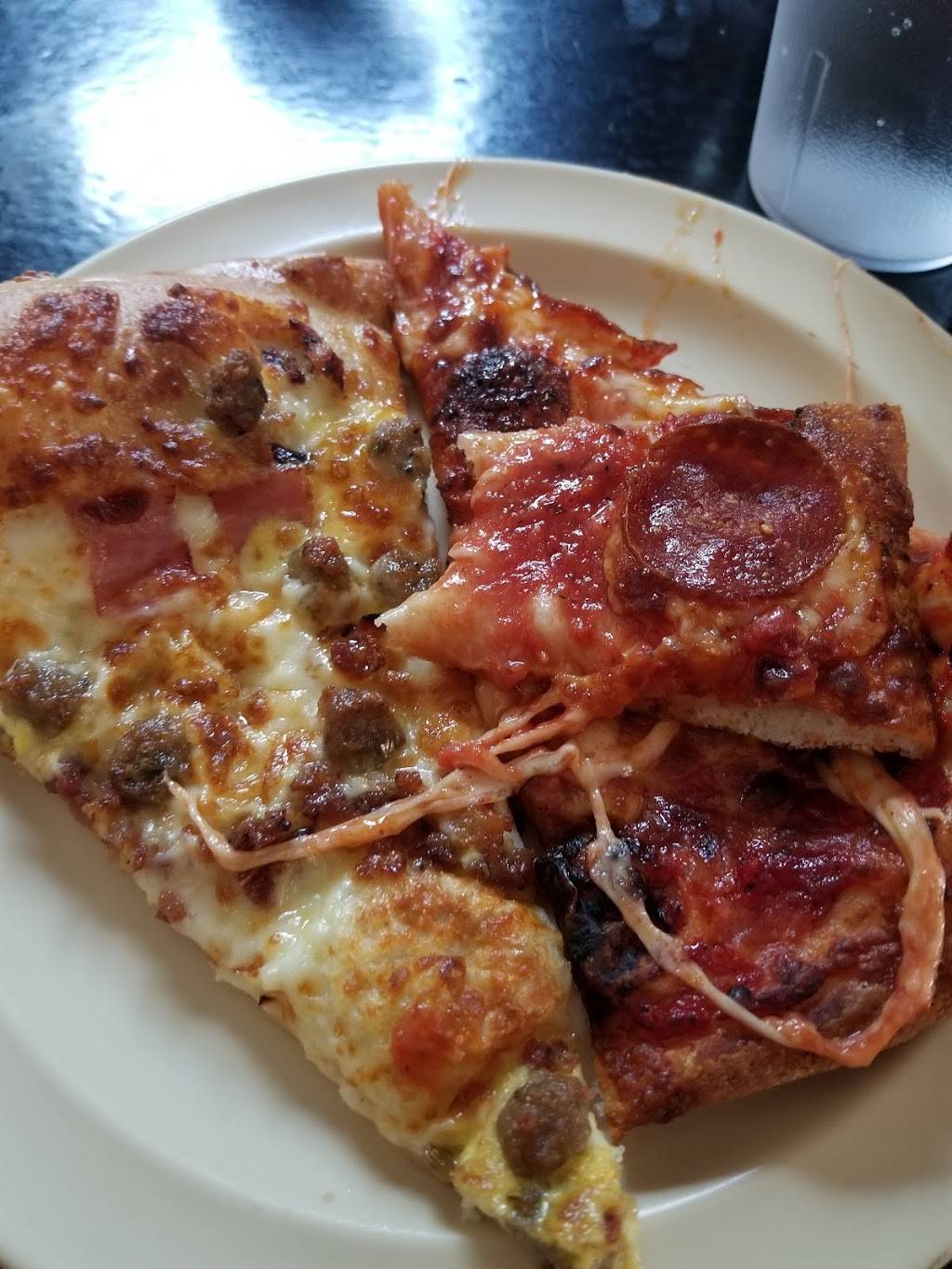 Ironclad Pizza Grill | restaurant | 924 McDonough St, Richmond, VA 23224, USA | 8042332400 OR +1 804-233-2400