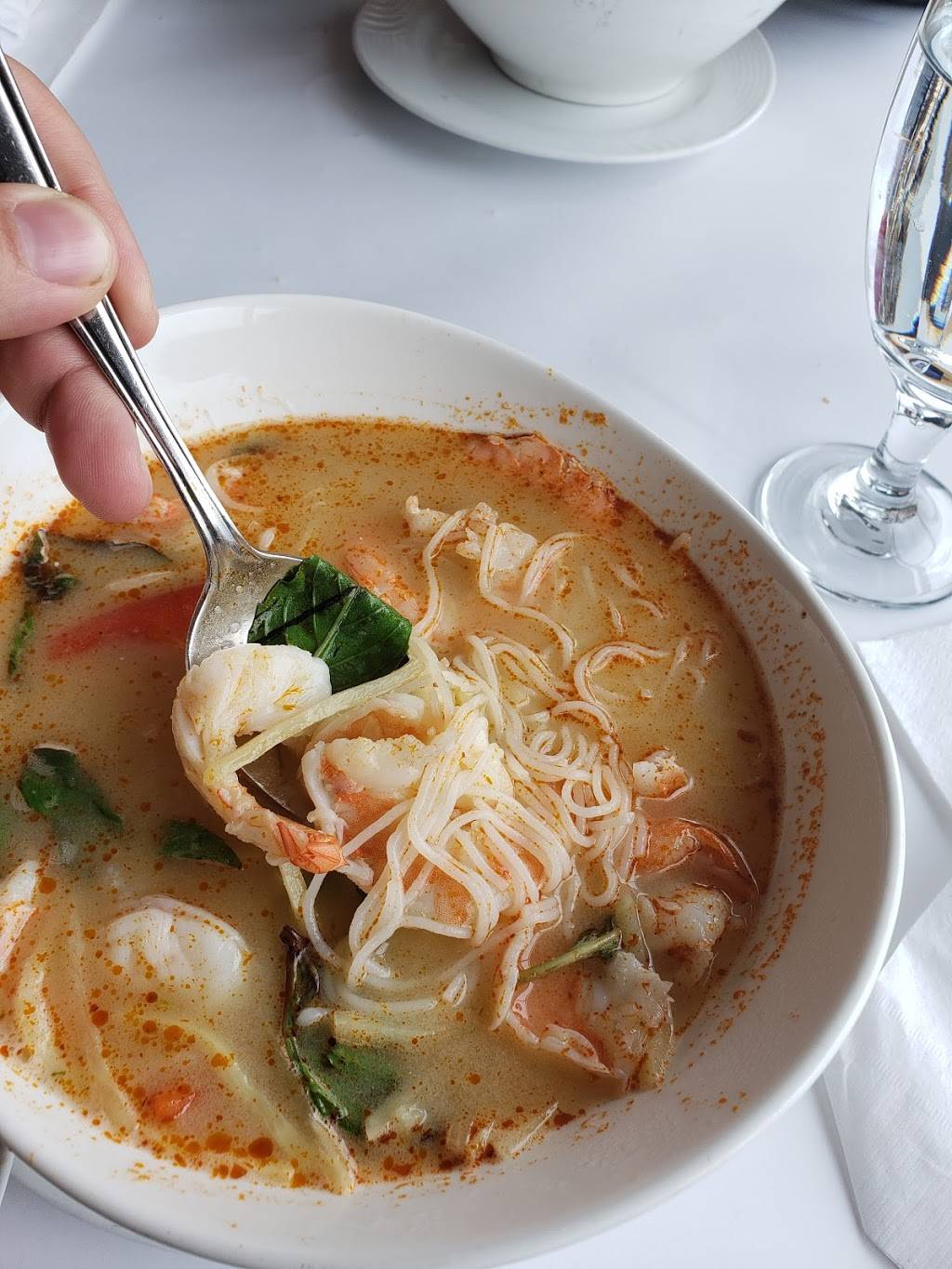 Basilic Vert | restaurant | 15 Boulevard Samson, Laval, QC H7X 3S5, Canada | 4506892221 OR +1 450-689-2221