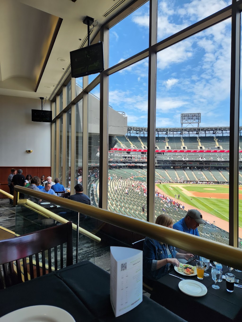 Huntington Bank Stadium Club | restaurant | 333 W 35th St, Chicago, IL 60616, USA | 3126745155 OR +1 312-674-5155
