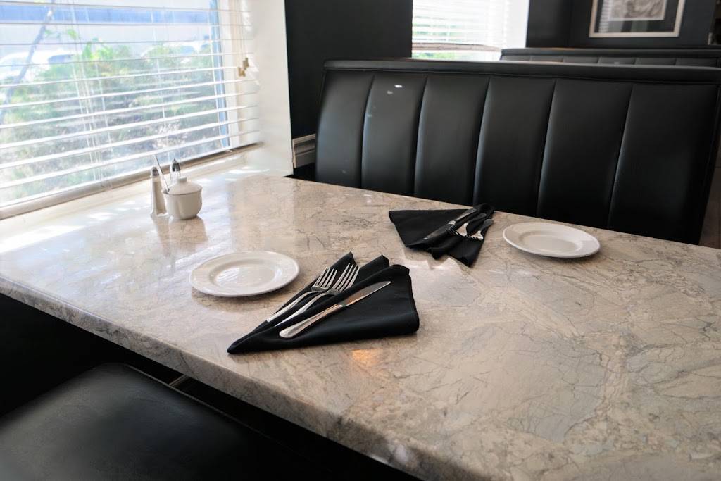 Fox Bistro | restaurant | 640 Dixon Rd, Etobicoke, ON M9W 1J1, Canada | 4162437912 OR +1 416-243-7912