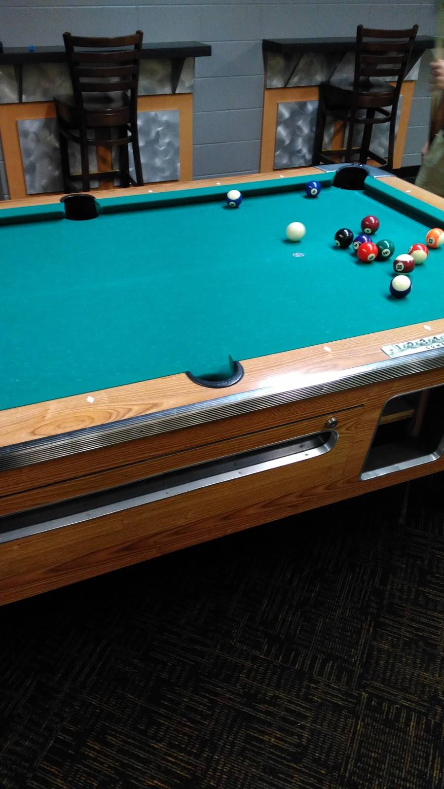 Derricks | restaurant | 1000 N Main St, Findlay, OH 45840, USA | 4194344542 OR +1 419-434-4542