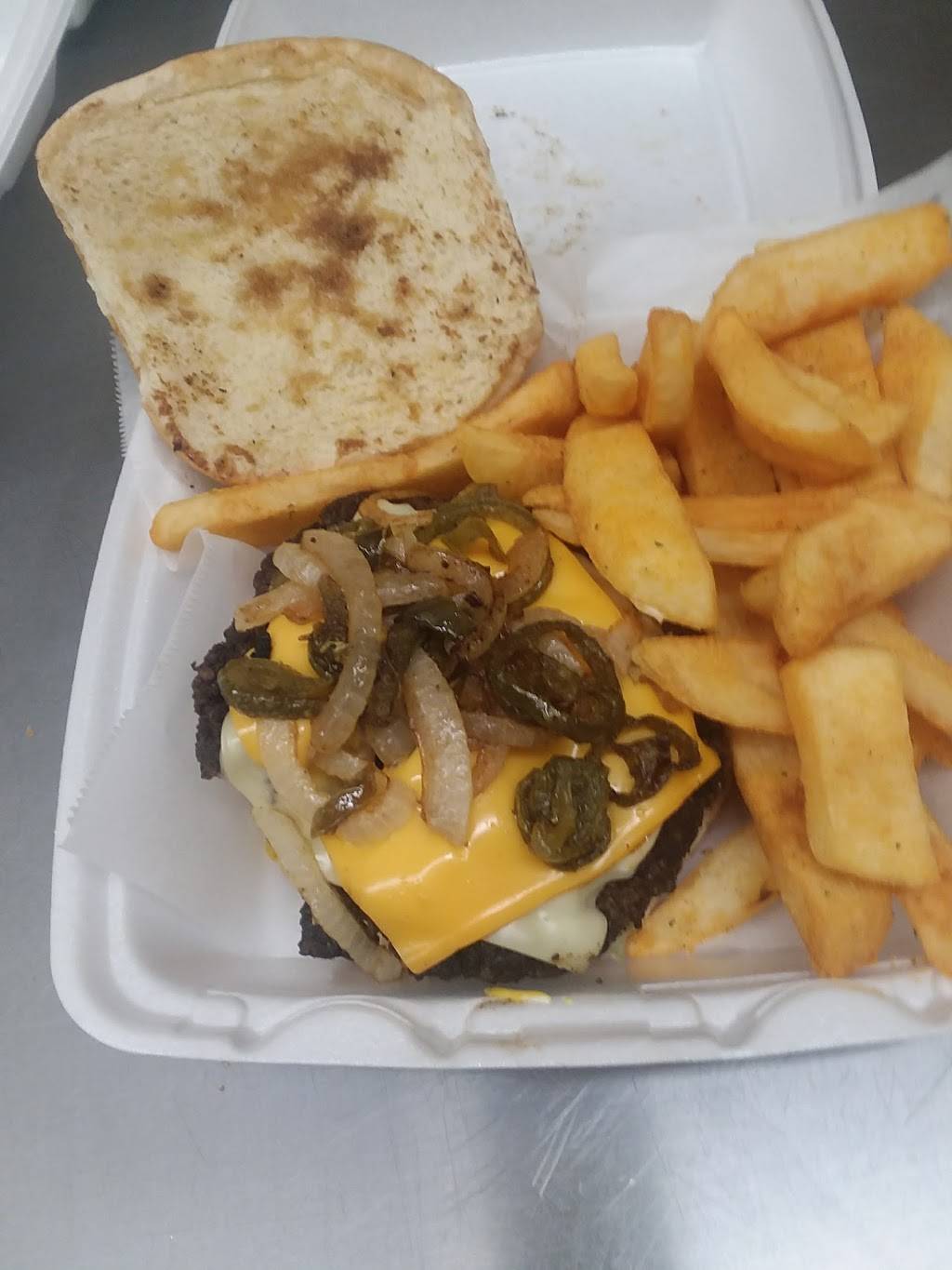 Hugstable Sports Bar & Grill | restaurant | 813 Jackson Ave, Memphis, TN 38107, USA | 9015222911 OR +1 901-522-2911