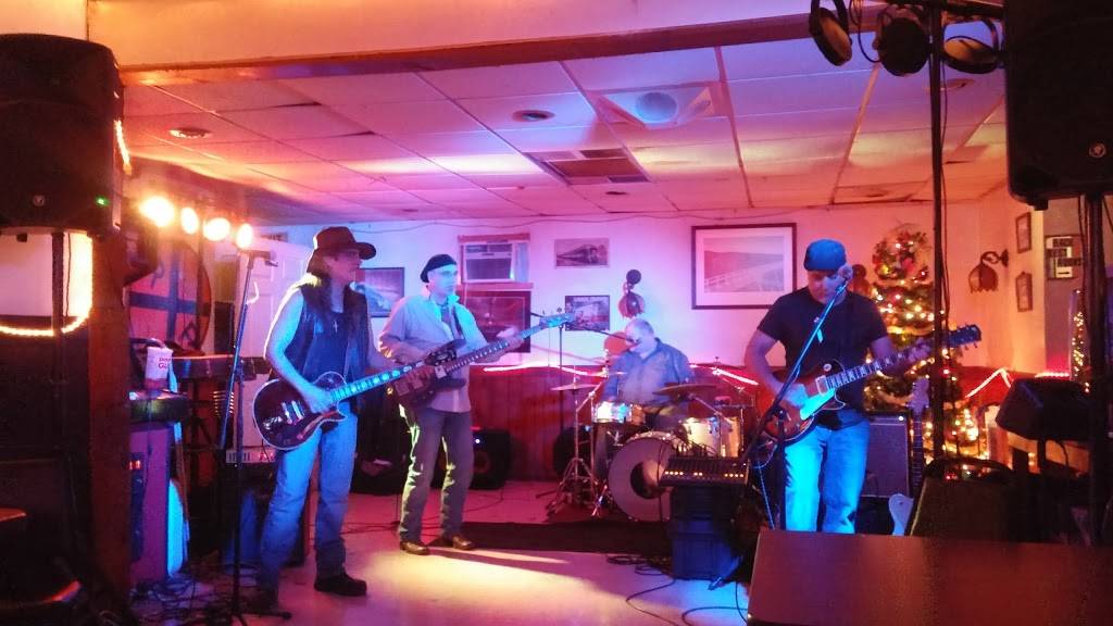 Roys By the Tracks | restaurant | 3710 PA-88, Finleyville, PA 15332, USA | 7243487118 OR +1 724-348-7118