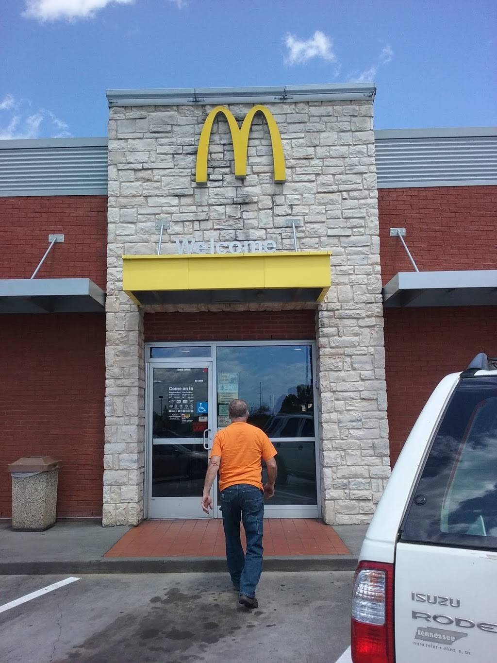 McDonalds | cafe | 7402 Strawberry Plains Pike, Knoxville, TN 37871, USA | 8659339500 OR +1 865-933-9500