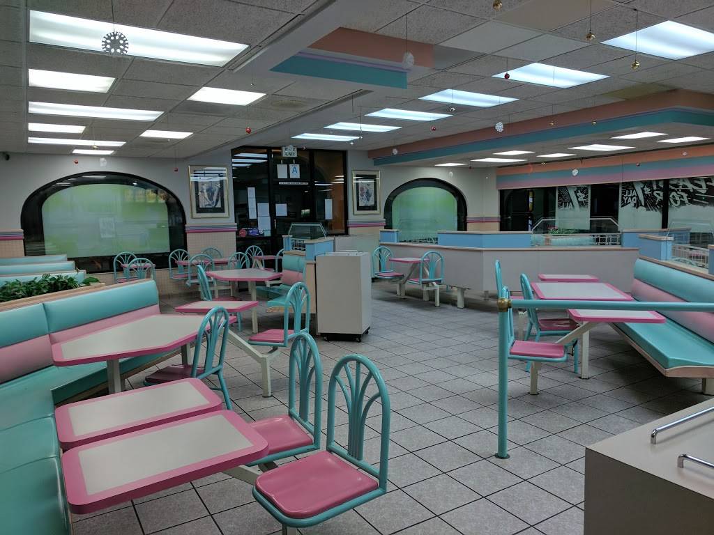 Taco Bell | meal takeaway | 23275 Mulholland Dr, Woodland Hills, CA 91364, USA | 8185917626 OR +1 818-591-7626