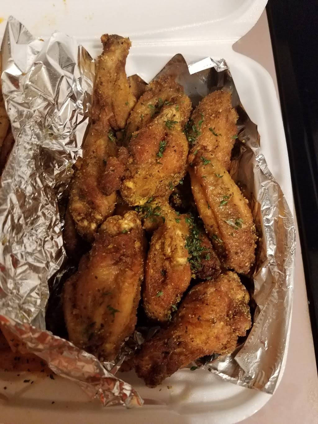 Wingz & Tingz | restaurant | 388 Blue Hill Avenue, Boston, MA 02121, USA | 6176528580 OR +1 617-652-8580